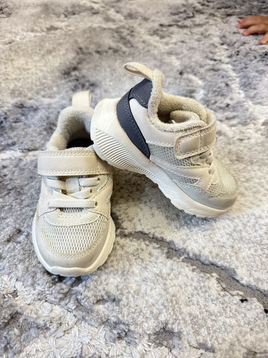 Adidasi H&M marimea 18/19 impecabili