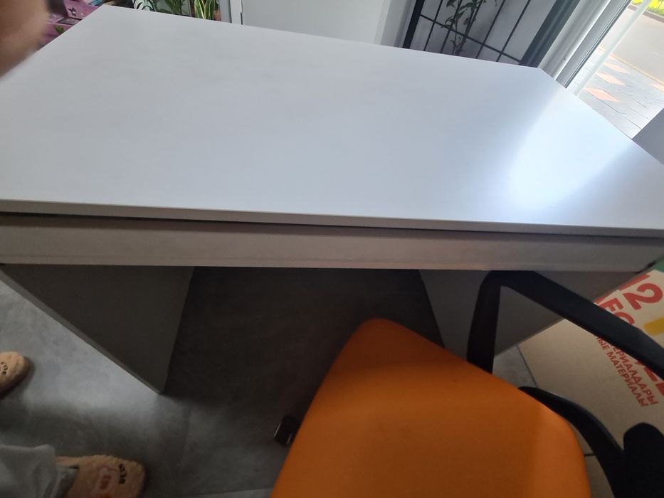 Офисный стол сурмой