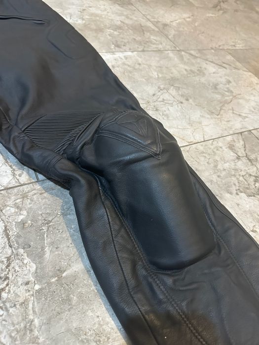 Pantaloni Moto Piele Dainese - Mărimea 46 EU S - Protecții Pro, Stare Foarte Bună!