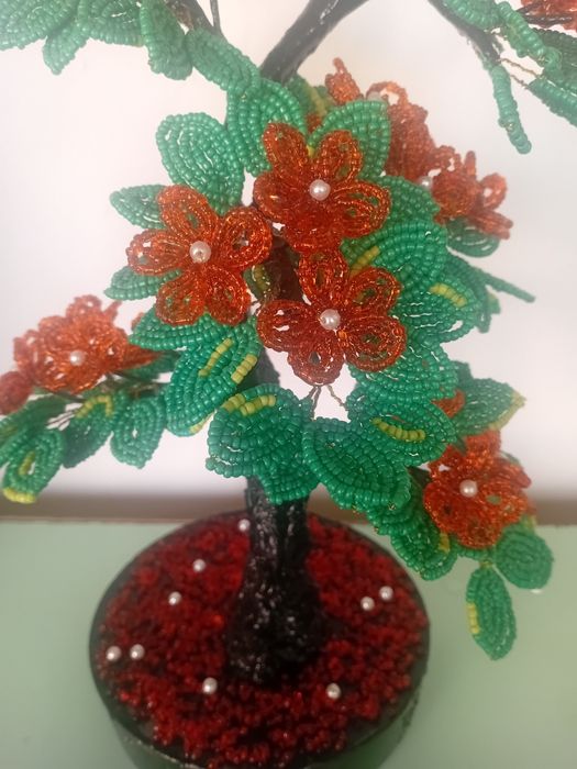 Дерево из бисера ручной работы