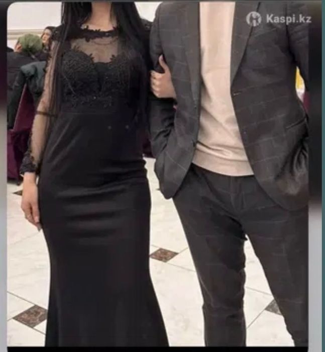 Вечернее платье с гипюром