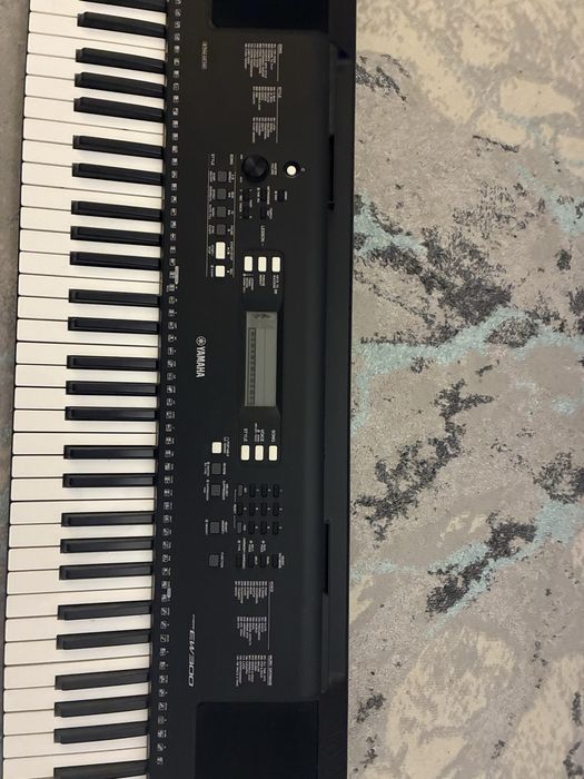 Orga electrica Yamaha PSR-EW300.