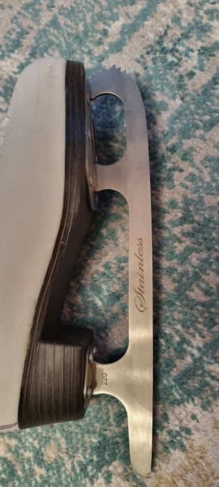 Продам фигурные коньки