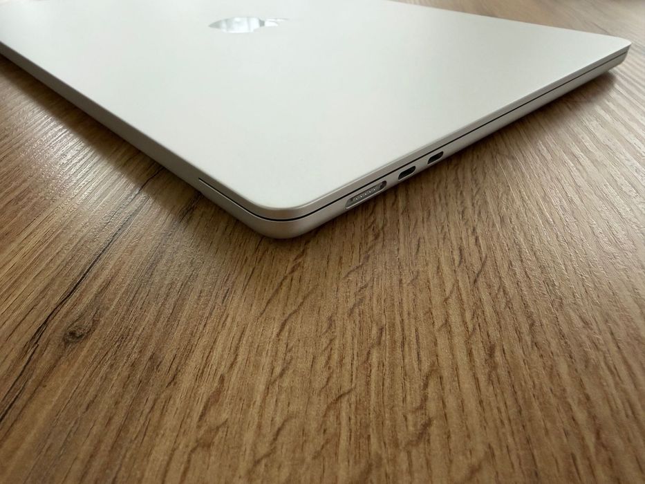 MacBook Air 15" M4 Chip 10-CPU, 10-GPU, 16GB RAM, 256SSD