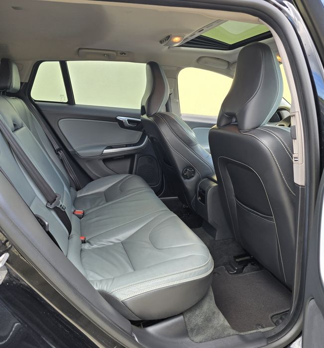 Volvo V60 Plug-In Hybrid * 283 Cp * Summum * R-Design * 4x4 * Key-less