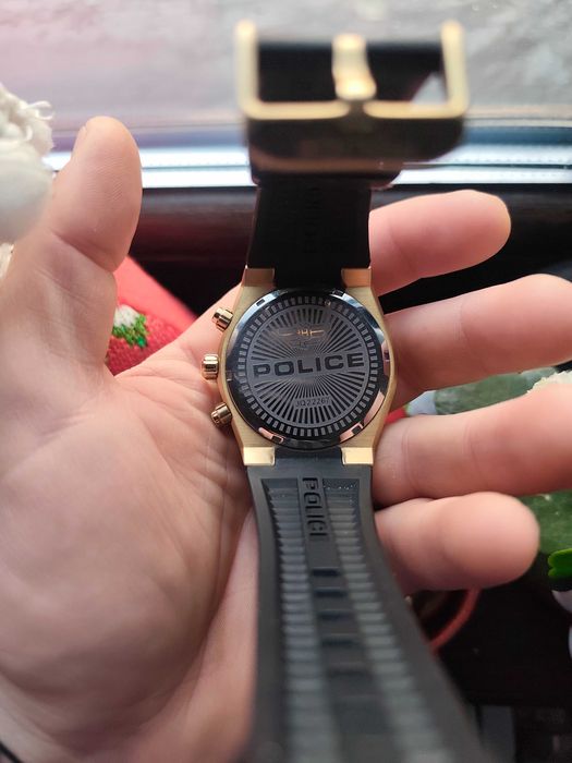 Ceas police negru auriu