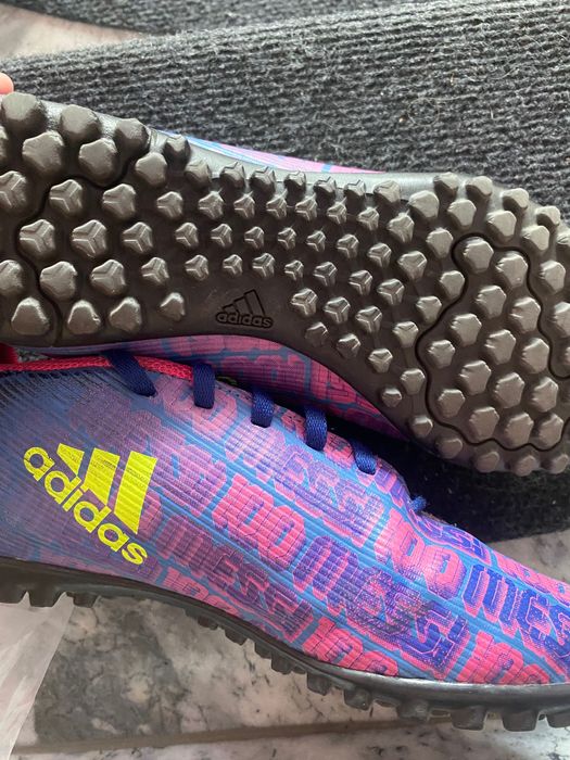 Футболни обувки стоножки