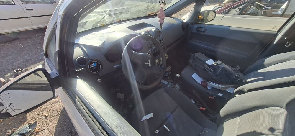 Dezmembrez Mitsubishi Colt 1.1 B 2005