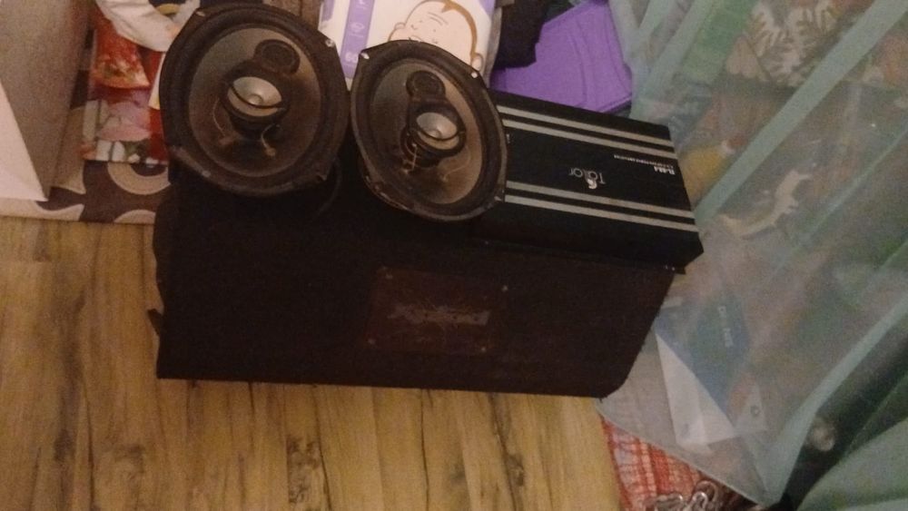 Продам сабвуфер с усилителем с колонкой