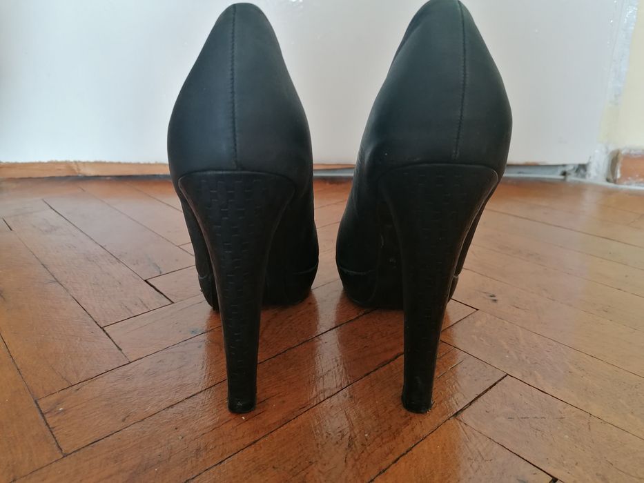 Дамски обувки на висок ток