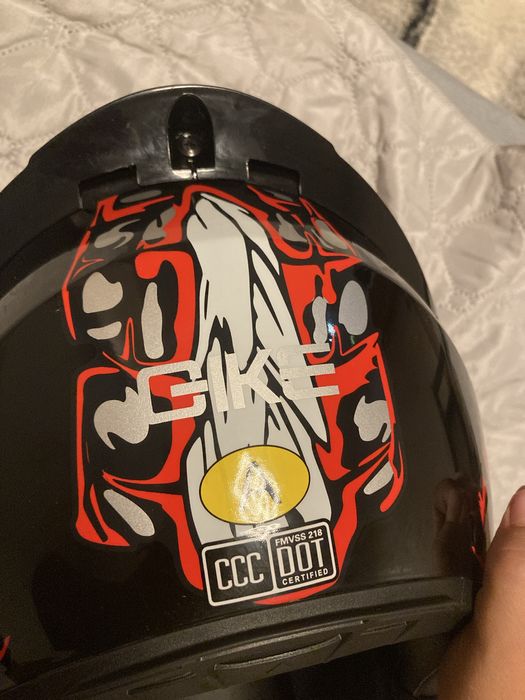 Каска venom k11 със спойлер