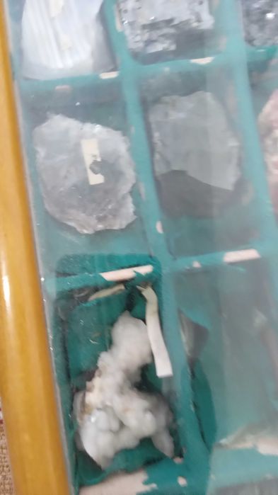 Продава се, колекция минерални камъни.