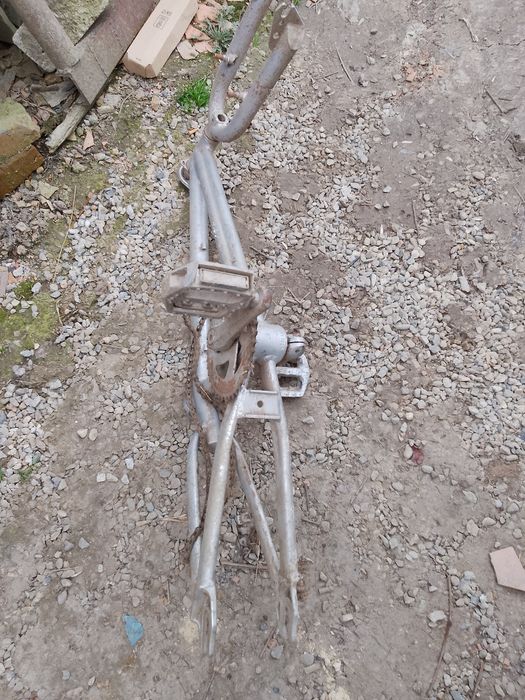 Vând bicicleta BMX pentru piese