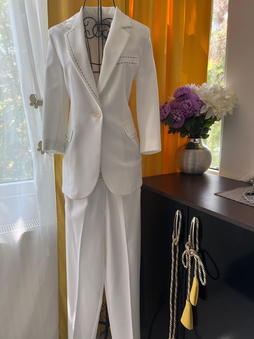 Vand costum alb dama nou