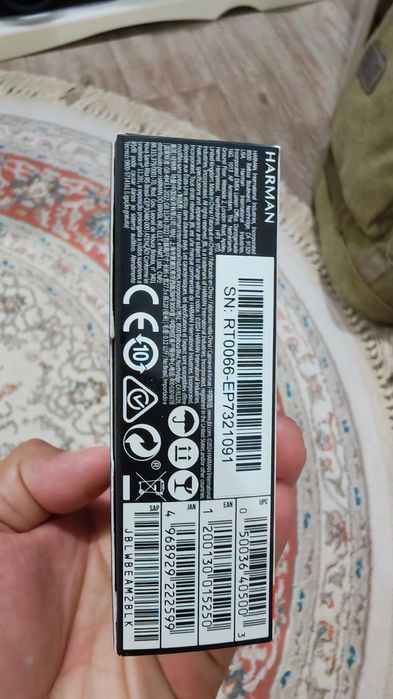 Продам оригинальные наушники JBL