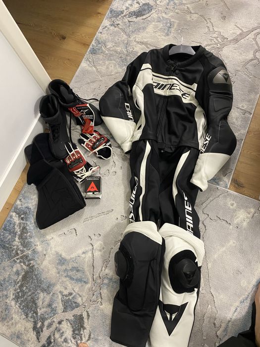 Costum motocicleta marimea 58 Dainese