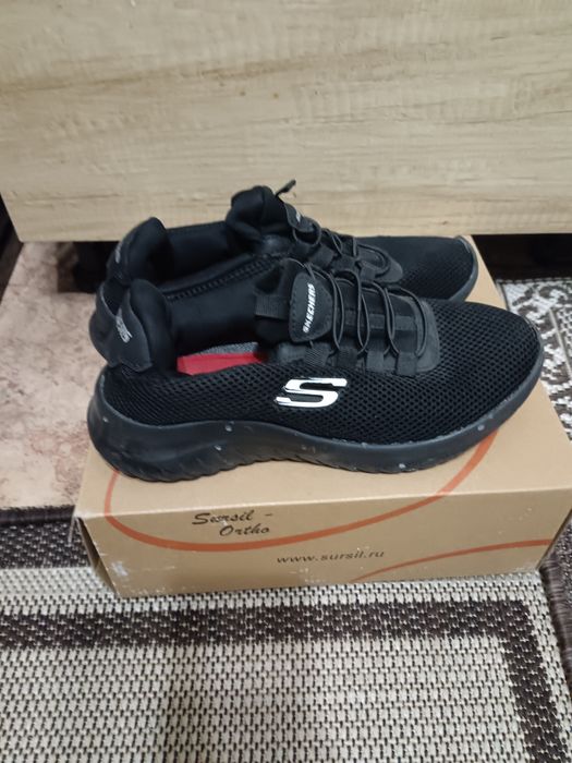 Кроссовки женские