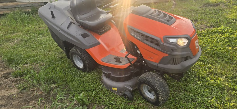 Tractoraș tuns gazonul