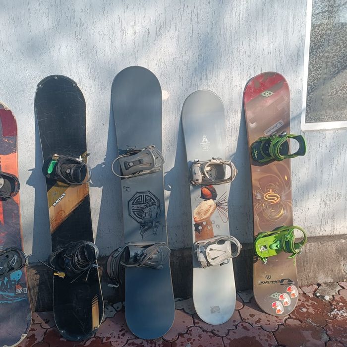 Сноуборды и ботинки , лыжи и ботинки