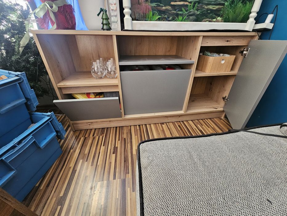 Масивен скрин шкаф