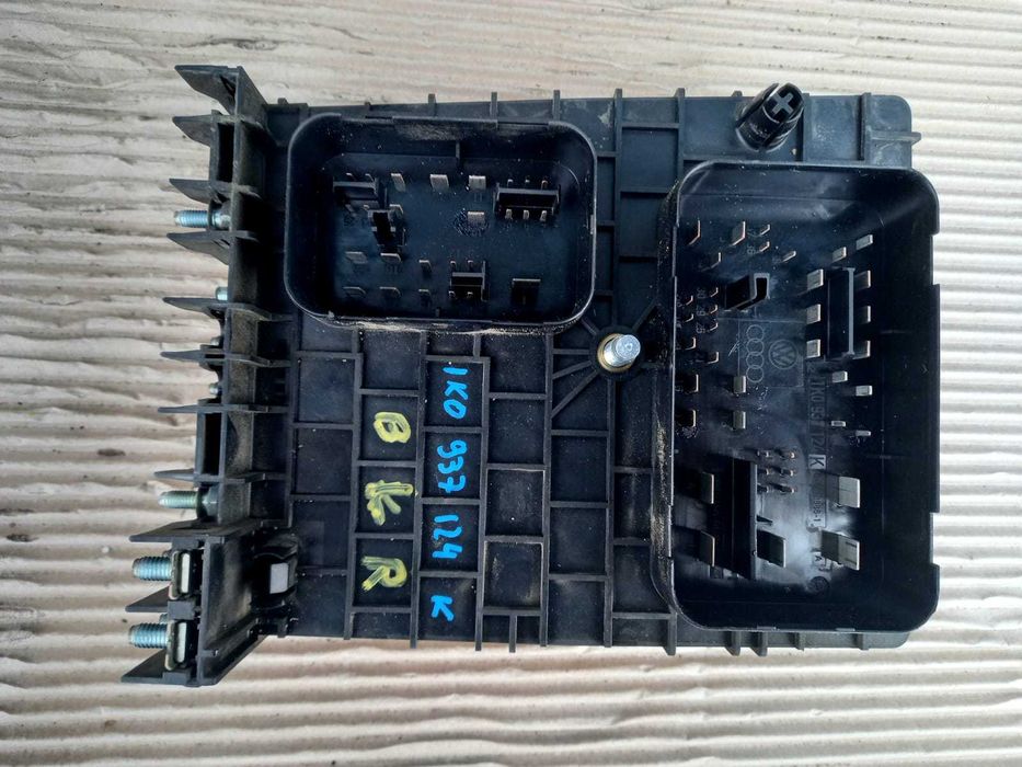 Vw Golf 5 Passat B6, panou sigurante motor 1,9 si 2,0