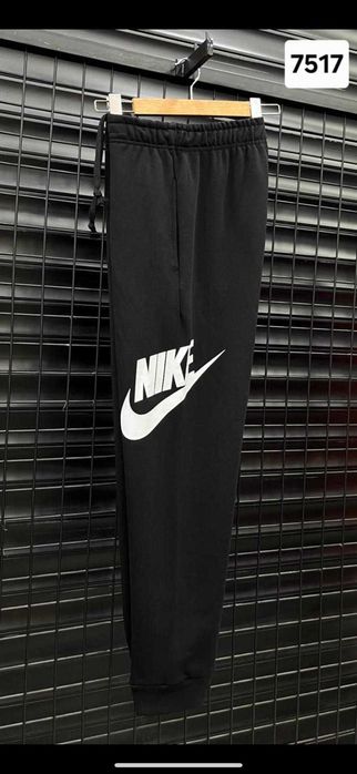pantaloni nike model nou