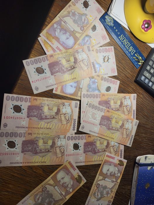 Vand bancnote de 100.000 lei