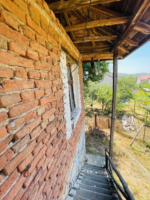 Еднофамилна къща в центъра на село Индже войвода, на 38 км от Бургас