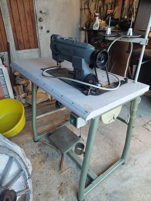 Професионална шивна машина SINGER