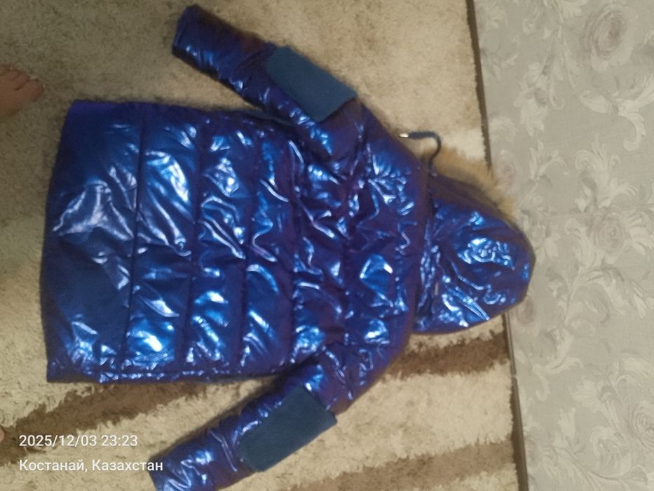 Продам куртки на девочку