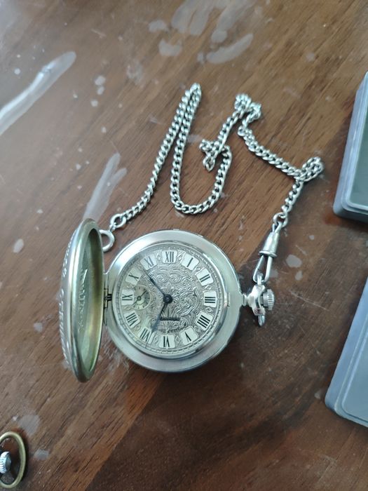 Продам часы карманные.