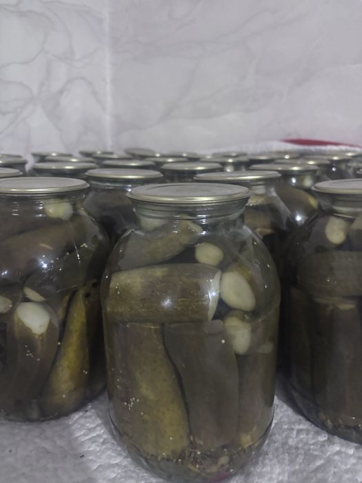 Огурцы соленные в томатном соусе