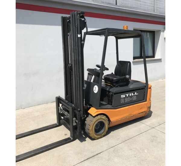 INCHIRIEM MOTOSTIVUITOARE Diesel si electrice Manitou