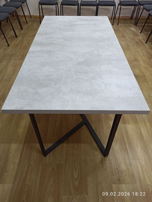 Продается офисный стол