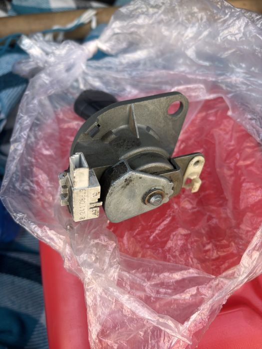 Замок багажника бмв