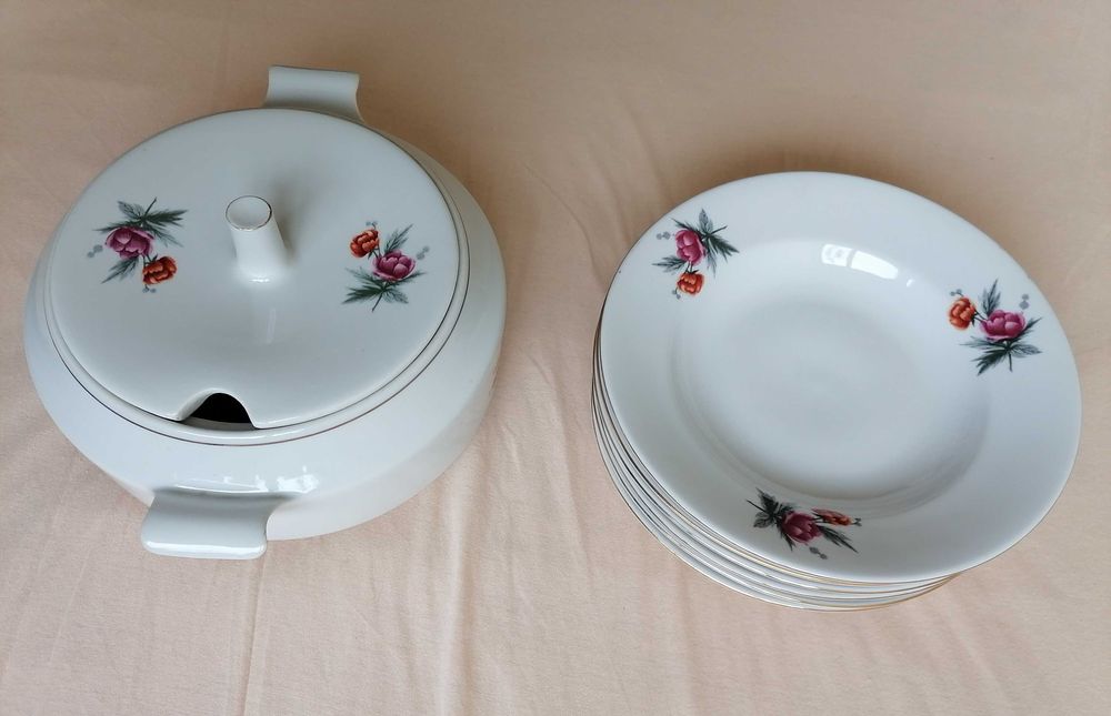 Сервиз за хранене порцеланов