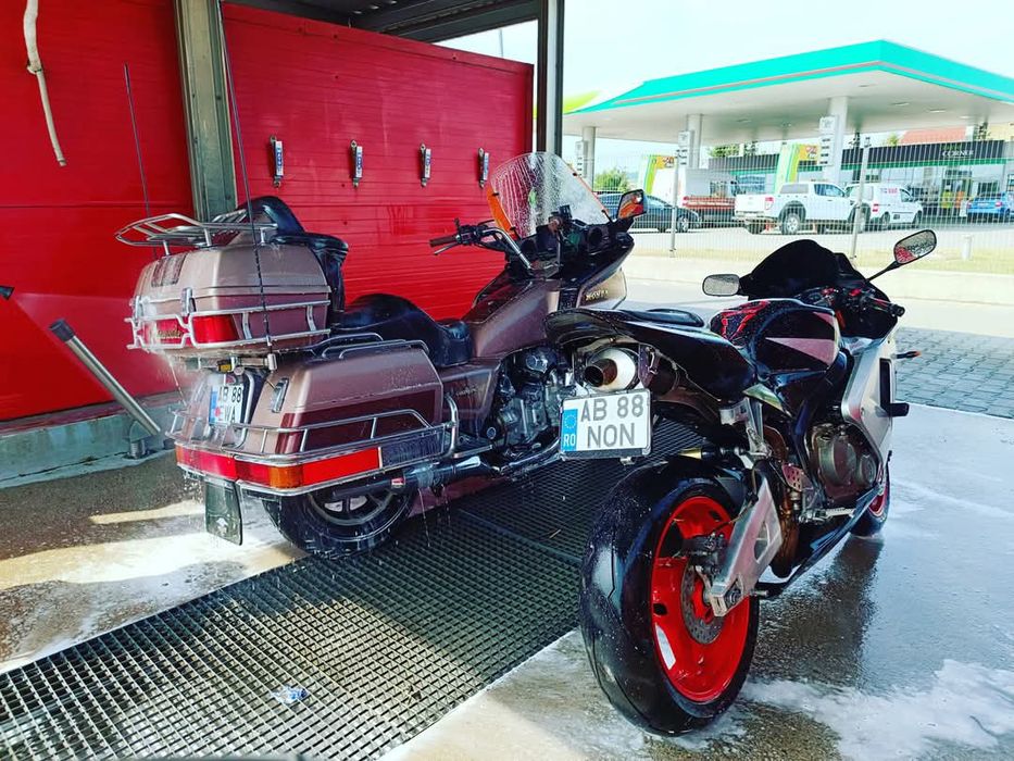 Se vinde urgent  Honda Goldwing gl 1200