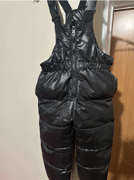 Продам Зимний Комплект Полукомбинезон.