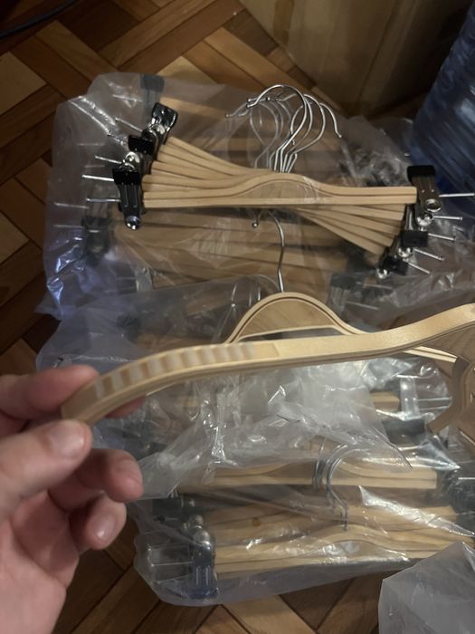 Деревянные вешалки с прищепками