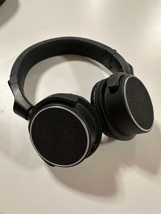 Casti profesionale de DJ Pioneer HDJ-S7 nu Sennheiser HD25