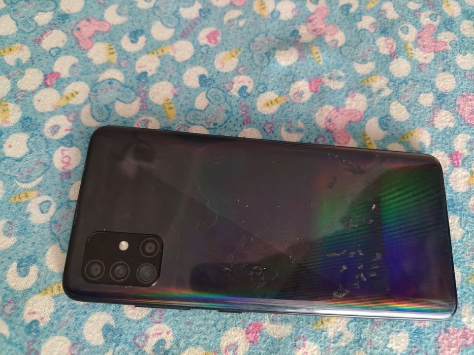 Продам телефон самсунг А51