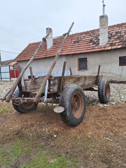 Vand 2 carute tractor sa pentru cai