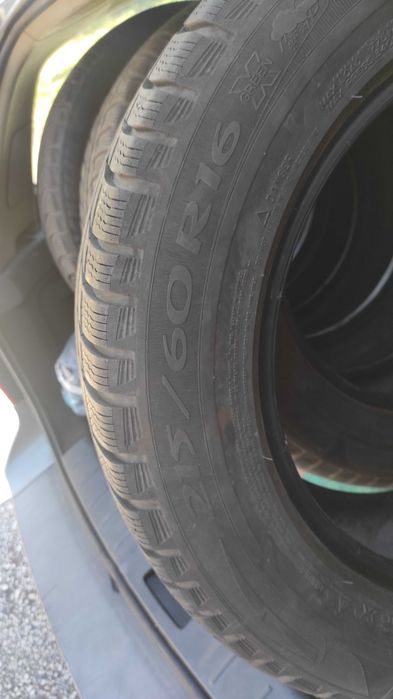 Продавам 4бр зимни гумu 215/60R16