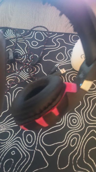 Caști gaming cu lumini