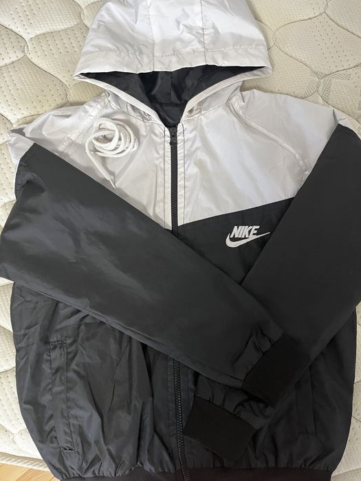 Ветровка на Nike, вземете сега само за: