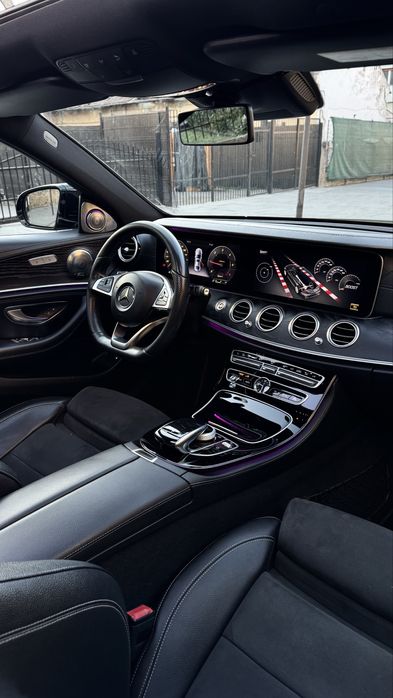 Mercedes E220 / AMG Paket / Panoramic / Multibeam