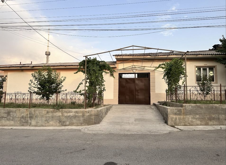 Участка ховли сотилади. Уста ширинда угловой