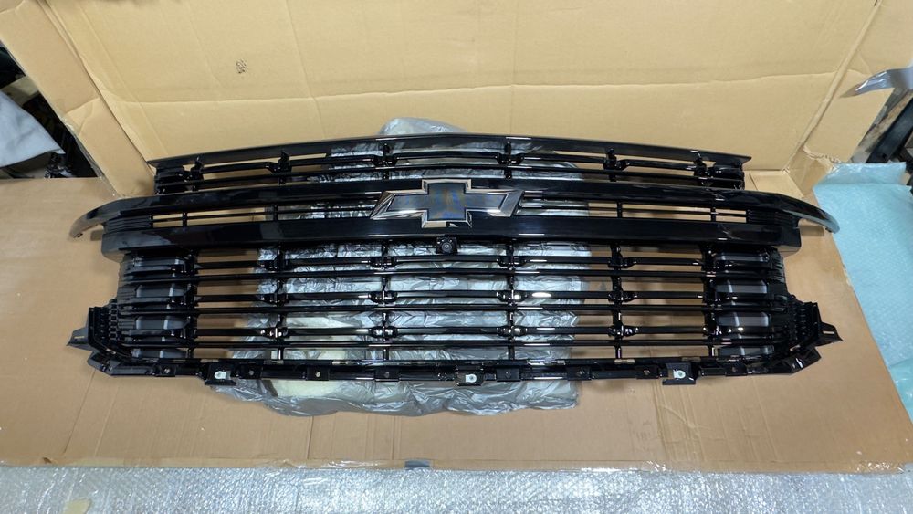 Радиатор Облицовка решётка на Chevrolet Tahoe 2021-