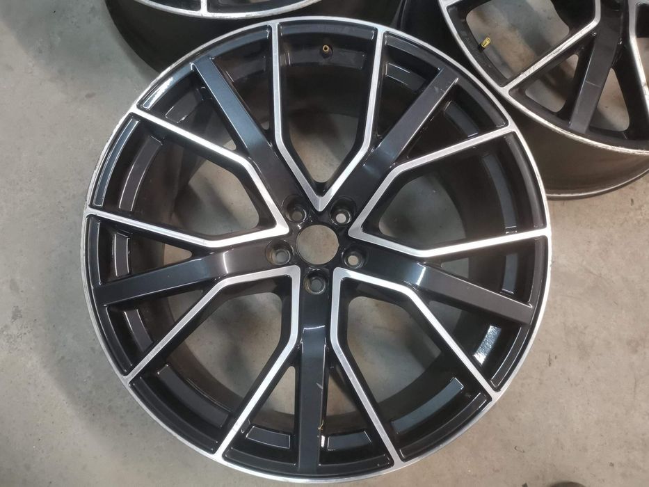 Ауди Q7 / Audi Q7 4M [facelift] Комплект 3 джанти ET26, 22 инча, 10.0J