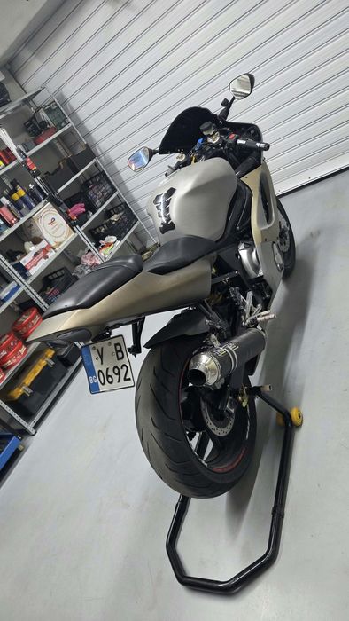 Yanaha YZF - R6.